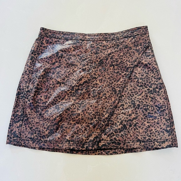 Free People Vegan Leather Leopard Print Mini Skirt 10 - Picture 1 of 4